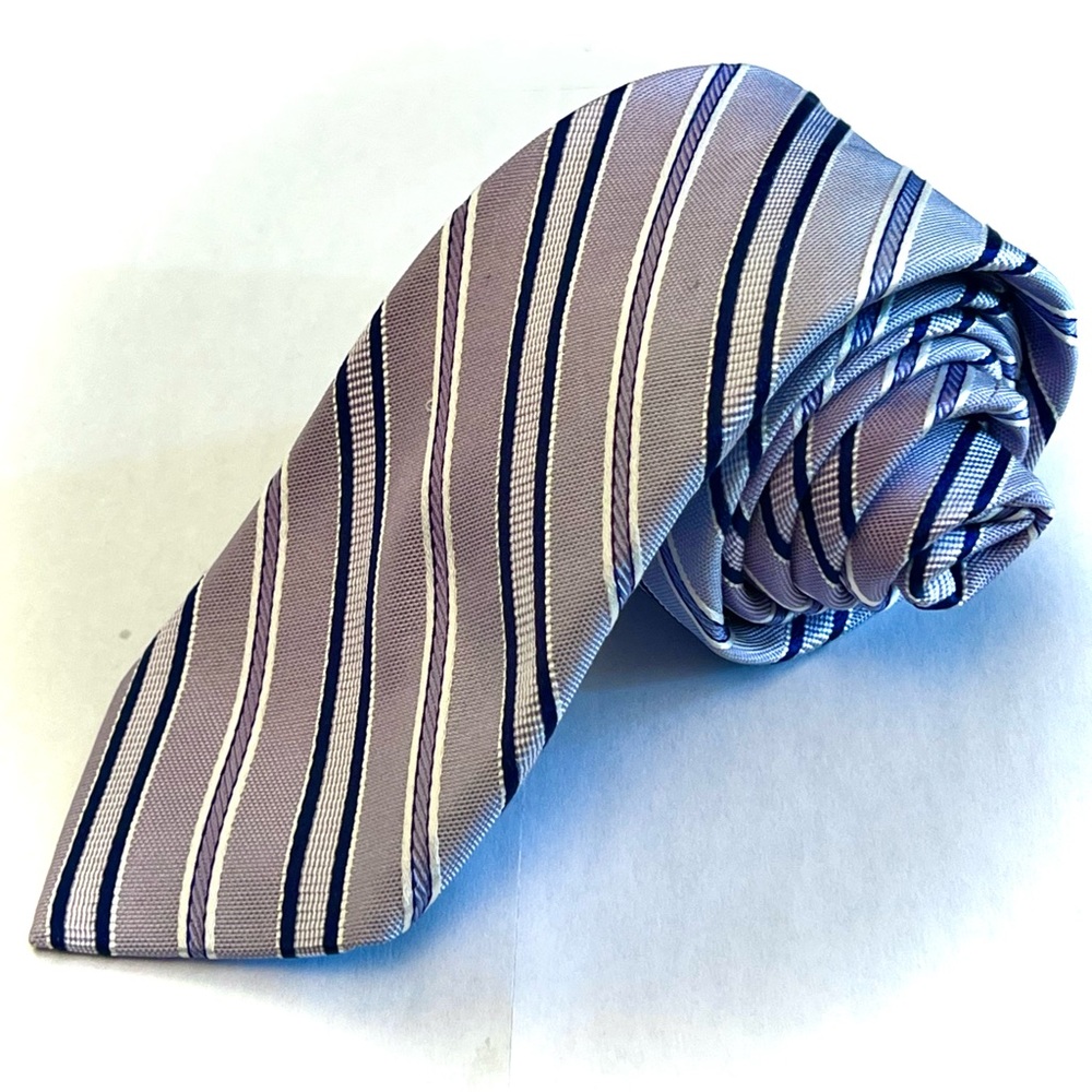 Like new! J.P. Tilford Oxford lavender 100% silk tie.